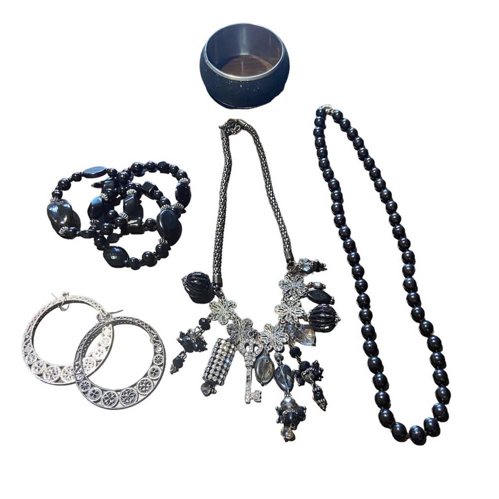 7 Pieces of Costume Jewelry Black +  Silver Necklaces Earrings Bracelets